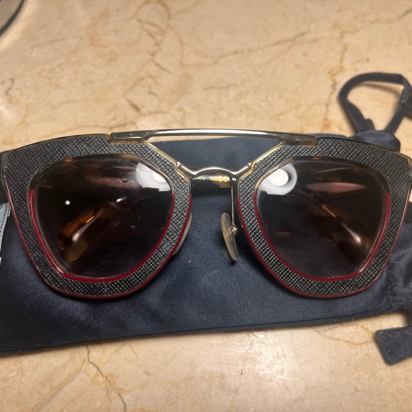 Prada sunglasses! Perfect condition - Picture 1 of 2